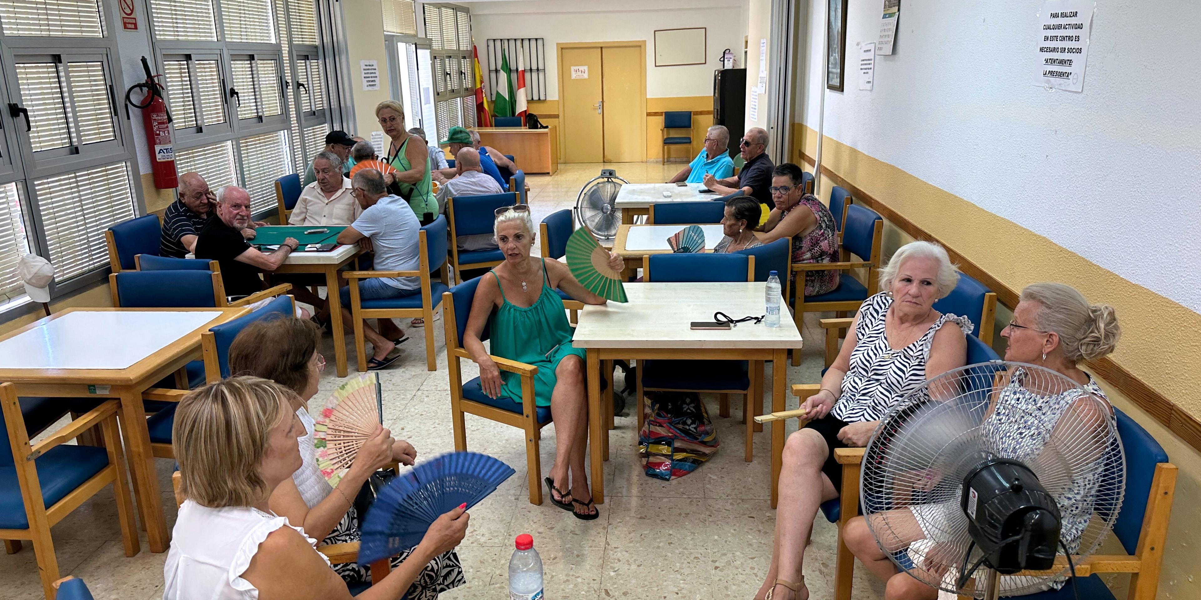 Desprecio absoluto del PP a los mayores de las 500 Viviendas: 3 años con el centro social sin aire y sin poder levantar las  persianas